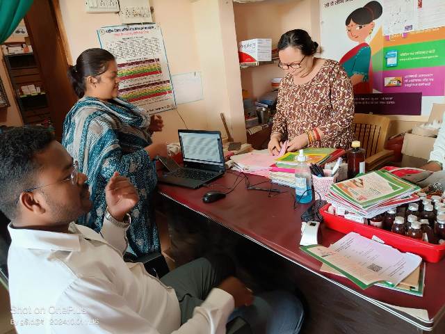 जशपुर : कलेक्टर डॉ. रवि मित्तल के निर्देश पर राजस्व एवं स्वास्थ्य विभाग की टीम ने जिले में संचालित स्वास्थ्य केंद्रो का किया निरीक्षण