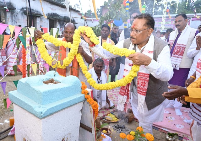 लैलूंगा में उरांव समाज के करमा महोत्सव में शामिल हुए मुख्यमंत्री विष्णु देव साय, कहा – पुरखों के दिखाए राह का अनुसरण हमारी जिम्मेदारी