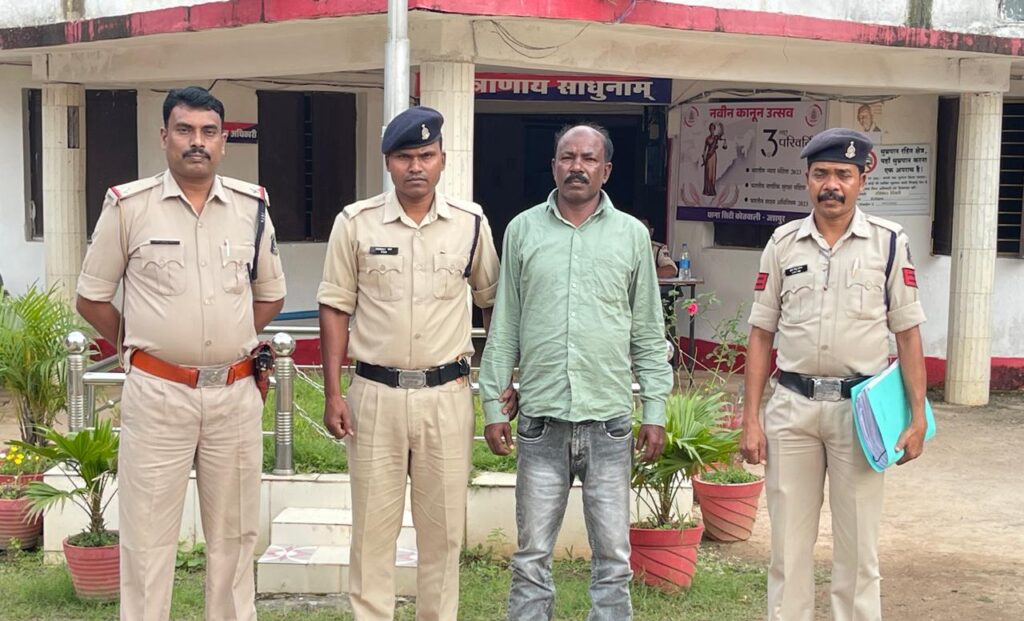 सनसनीखेज खबर! जशपुर में फरार कुख्यात गौ तस्कर नसीब खान गिरफ्तार, पुलिस ने किया बड़ा खुलासा