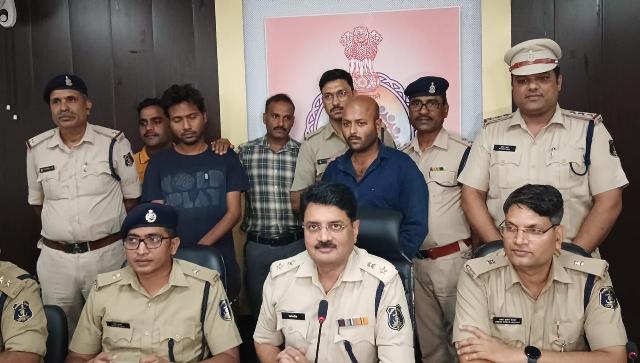 बिलासपुर पुलिस की बड़ी कार्यवाही : नशे के सौदागरों के गिरोह का भंडाफोड़, करोड़ों रुपये का नशीला पदार्थ जब्त, एक परिवार समेत कुल 9 गिरफ्तार.