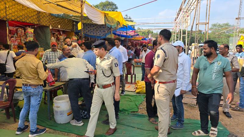 पटाखा दुकानों पर प्रशासन, पुलिस, नगर निगम की संयुक्त टीम का निरीक्षण, सुरक्षा के दिए निर्देश !