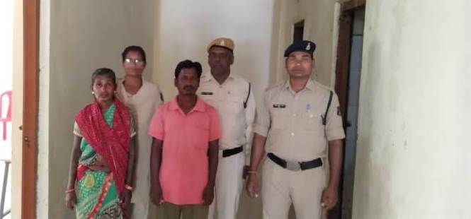 नारायणपुर क्षेत्र की 17 ग्रामीण महिलाओं से ठगी के मामले में जशपुर पुलिस की बड़ी कार्यवाही : धोखे से लोन दिलाने की आड़ में 17 महिलाओं को लूटा…जशपुर पुलिस ने माँ-बेटे को दबोचा…भेजा जेल.