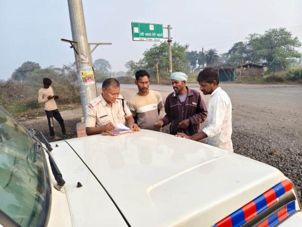 तेज गति से वाहन चलाने तथा यातायात नियमों का उल्लंघन करने वाले वाहन चालकों के विरूद्ध यातायात पुलिस द्वारा की जा रही हैं लगातार कार्यवाही : 59 वाहन चालकों के विरूद्ध मोटर व्हीकल एक्ट के तहत् कार्यवाही कर 18,600/- रूपये का लिया गया समन शुल्क.