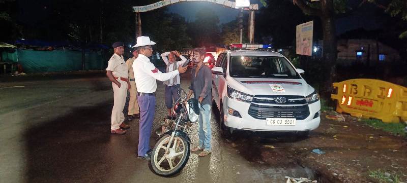 शराब पी कर वाहन चलाने वाले एवं यातायात नियमों का उल्लंघन करने वालों के विरूद्ध यातायात पुलिस द्वारा की जा रही हैं लगातार कार्यवाही : 44 वाहन चालकों के विरूद्ध कार्यवाही कर लिया गया समन शुल्क.