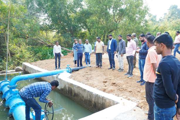 जशपुर : कलेक्टर में पोंगरो एनीकट हाईड्रो पावर आधारित पम्पिंग योजना का किया निरीक्षण