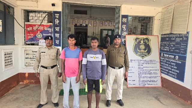 जशपुर पुलिस को दुलदुला क्षेत्र के जागरूक जनता का मिला साथ : ग्रामीणों की सूचना पर चोरी छिपे जंगल में गौवंश का वध कर उसका मांस बनाकर विक्रय करने की तैयारी कर रहे 02 आरोपियों को दुलदुला पुलिस ने रंगे हाथ किया गिरफ्तार