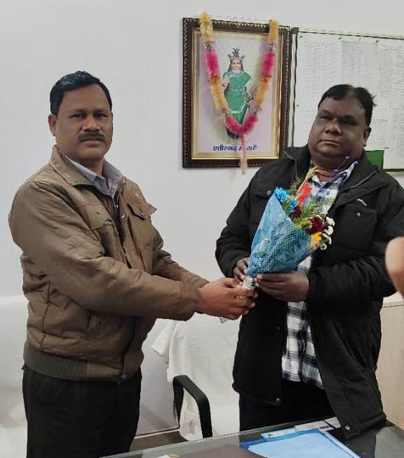 जशपुर : सहायक पशु चिकित्सा क्षेत्र अधिकारी मनोरा को अर्धवार्षिकीय आयु पूर्ण होने पर दी गई विदाई