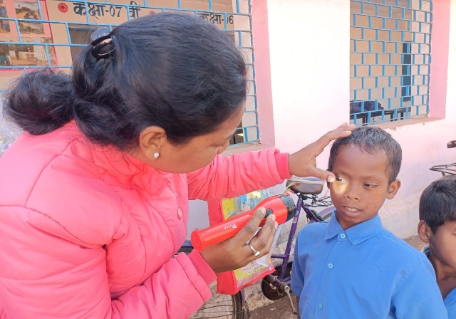 नन्हे नेत्रों में उम्मीद की किरण: जशपुर के टिकैतगंज में बाल नेत्र सुरक्षा सप्ताह का शुभारंभ, बच्चों को मिला नया नज़रिया