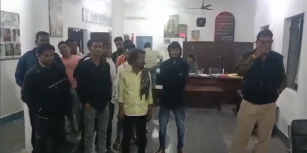 जुआ खेलने वाले 12 जुवाड़ीयानो को पकड़ने में मिली सफलता थाना चांपा पुलिस/सायबर टीम की संयुक्त कार्यवाही