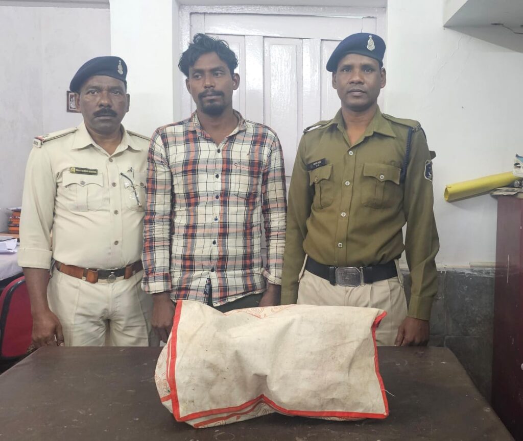 अवैध गांजा बेचने वाले आरोपी के विरुद्ध पुलिस का प्रहार : 2 किलो ग्राम मादक पदार्थ गांजा सहित आरोपी को गिरफ्तार कर भेजा गया है न्यायिक रिमांड पर.