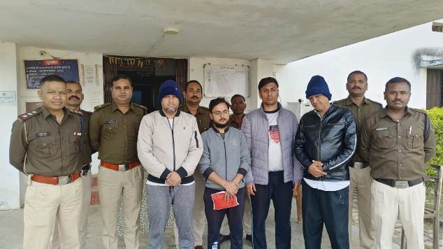 सूरजपुर पुलिस ने रेकी करने के लिए बदला भेष, एसएसपी प्रशांत कुमार ठाकुर की गठित टीम ने चिटफंड कंपनी के 4 डायरेक्टरों को भीलवाड़ा राजस्थान से किया गिरफ्तार, धोखाधड़ी किए गए रकम से खरीदी गई एक्सयूव्ही कार जप्त, पुलिस टीम किए जायेंगे पुरस्कृत