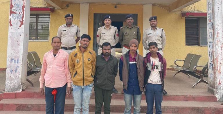 हत्या की गुत्थी को 24 घंटे के अंदर पुलिस ने खुलासा कर 05 आरोपियों को किया गिरफ्तार