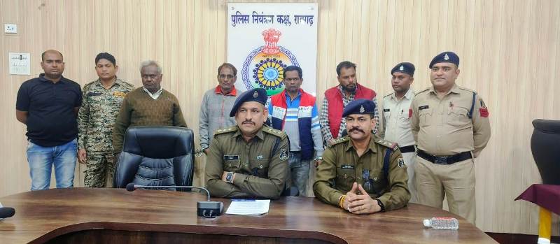 रायगढ़ पुलिस ने ट्रेलर चोरी मामले में रायपुर से चार आरोपियों को किया गिरफ्तार…30 लाख की बरामदगी… कोतरारोड़ पुलिस ने उरला पुलिस के साथ साझा कार्यवाही में अवैध ट्रेलर कटिंग यार्ड में मारा छापा.