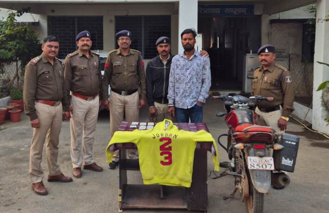 लूट का खुलासा, एक आरोपी गिरफ्तार, लूटी हुई रकम और मोटरसाइकिल बरामद