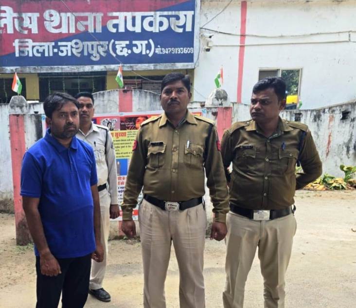 JASHPUR CRIME : शराब के नशे में कुत्ते को लेकर हुआ विवाद…डंडे से मारपीट कर लकड़ी बेचकर लौट रहे युवक की हत्या…आरोपी संदीप साहू गिरफ्तार… भेजा गया जेल.