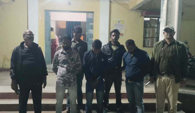 पुलिस ने जुआ खेलते 5 आरोपियों को किया गिरफ्तार, बरामद की 19,500 रुपये नगदी और तास की 52 पत्तियां