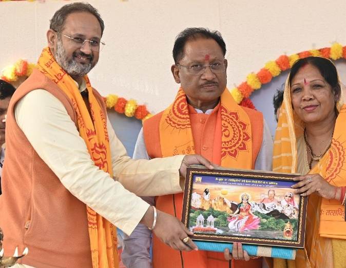 हमारी सरकार ने देवी स्वरूप माताओं-बहनों के लिए महतारी वंदन योजना लागू कर उन्हें सम्मान देने का किया है कार्य – मुख्यमंत्री विष्णु देव साय
