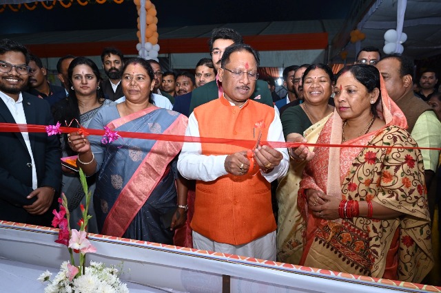 जशपुर : राजस्व मितान के द्वारा आवेदकों की राजस्व संबंधी समस्या को हो रहा निराकरण, जारी टोल फ्री नंबर 07763-299077 पर अब तक 20 से अधिक लोगों को मिला लाभ