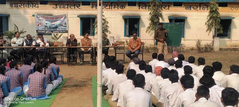 राष्ट्रीय सड़क सुरक्षा माह 2025 : यातायात जागरूकता अभियान में स्कूलों…ऑटो वाहनों और चौक चौराहों पर पहुंचा संदेश.