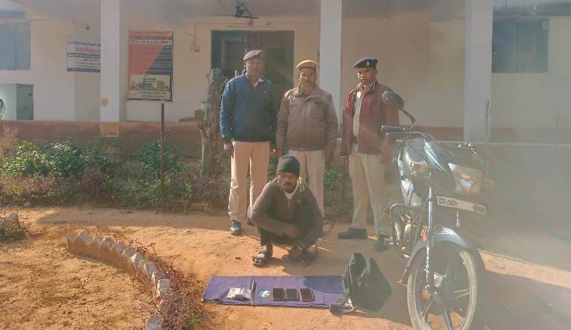जशपुर : निगरानी बदमाश को गुंडागर्दी करना पड़ा भारी, पुलिस ने सिखाया सबक, गिरफ्तार कर भेजा जेल