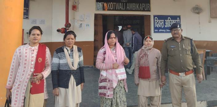 पूर्व रंजिश में षड्यंत्र रचकर दुकान में आगजनी, पुलिस ने आरोपिया को किया गिरफ्तार