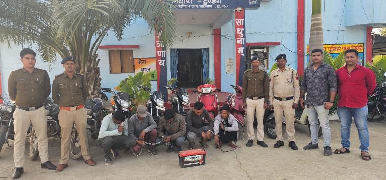 मोटरसाइकिल चोरी करने वाले अंतर जिला गैंग के सदस्य गिरफ्तार : पुलिस द्वारा अंतर जिला गैंग के 04 अपचारी बालकों सहित कुल 09 आरोपी सदस्यों को किया गया गिरफ्तार
