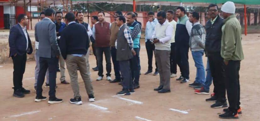 जशपुर: रणजीता स्टेडियम में गणतंत्र दिवस की तैयारियां तेज, अपर कलेक्टर प्रदीप कुमार साहू ने किया निरीक्षण