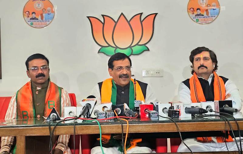 पिछले पाँच साल में भूपेश बघेल ने खुद की कुर्सी बचाने छत्तीसगढ़ का पैसा गांधी परिवार के पास इन्वेस्ट किया विष्णुदेव साय सरकार में पूरे भारत के लोग छत्तीसगढ़ की समृद्धि के लिए छत्तीसगढ़ में इन्वेस्ट कर रहे हैं – केदारनाथ गुप्ता