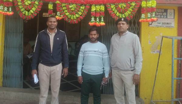 गांजा के साथ आरोपी गिरफ्तार, 1.8 किलो गांजा और नगद 1300 रुपये की जप्ती
