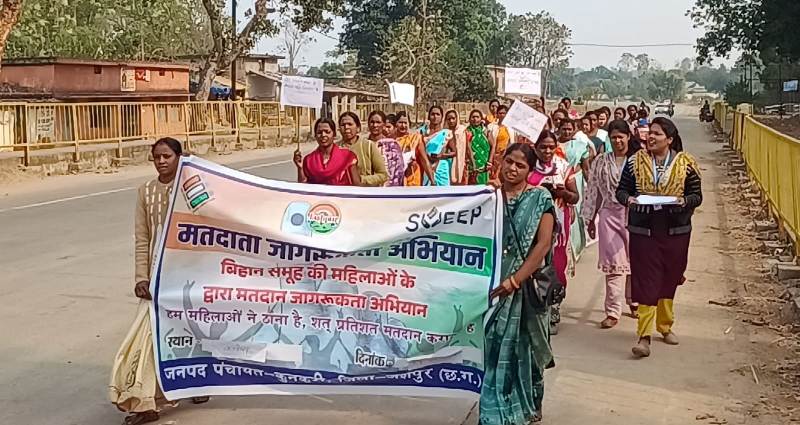 मतदान जागरूकता : कंडोरा में रंगोली, मेहंदी और रैली से जगाई लोकतंत्र की अलख