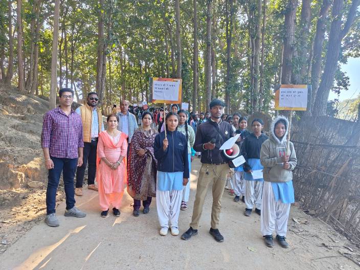 महारानी लक्ष्मी बाई कन्या विद्यालय जशपुर और सेजेस मनोरा के द्वारा जाबो कार्यक्रम के तहत निकाली मतदाता जागरूकता रैली