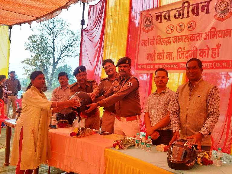 चौकी तारा पुलिस ने सड़क दुर्घटना रोकने चालकों का कराया नेत्र व स्वास्थ्य परीक्षण : यातायात नियमों के प्रति जागरूकता के साथ नियमों का पालन करने का दिया संदेश.