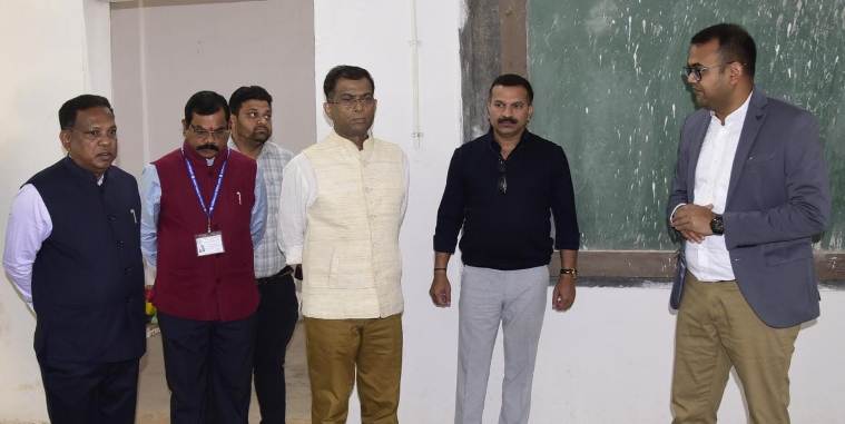 राज्य निर्वाचन आयुक्त अजय सिंह एक दिवसीय दौरे पर सरगुजा पहुंचे, स्ट्रांग रूम, मतगणना स्थल, मतदान केंद्रों का किया निरीक्षण, निर्वाचन से जुड़ी सभी व्यवस्थाएं दुरुस्त रखने के दिए निर्देश