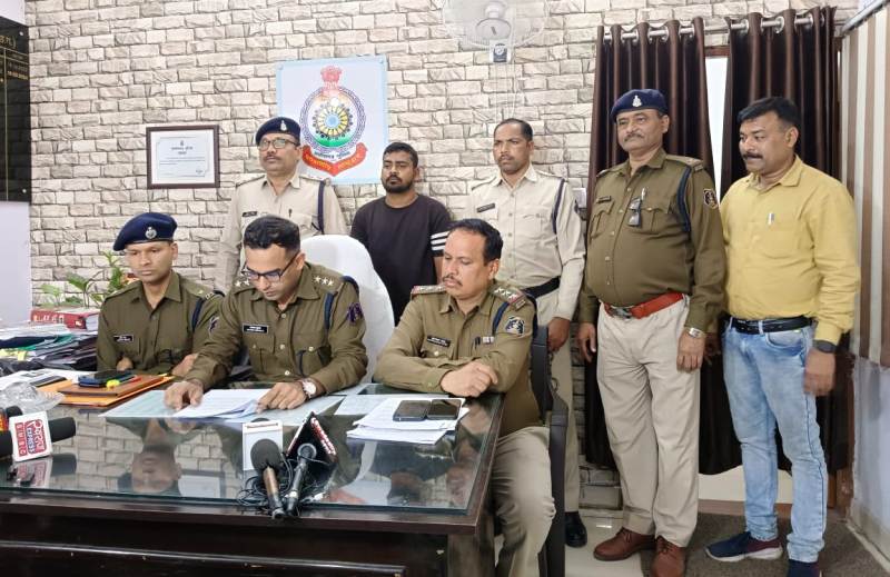 कोतवाली पुलिस की गांजा रेड में 10 किलो गांजा के साथ तस्कर गिरफ्तार…एनडीपीएस एक्ट के अंतर्गत की गई  कार्यवाही…सप्लायर पर भी मामला दर्ज.