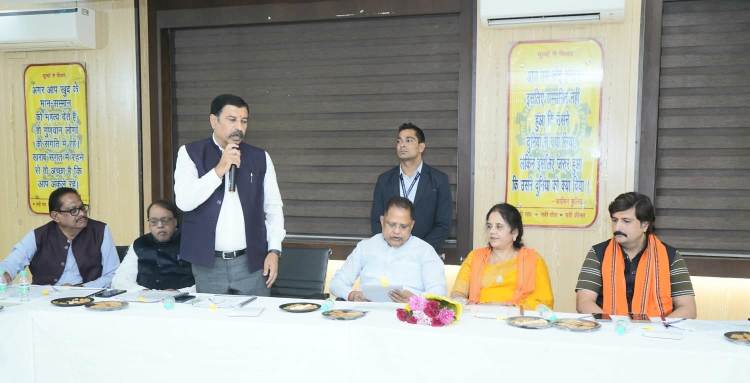 छत्तीसगढ़ चैंबर ऑफ कॉमर्स के पदाधिकारियों से मिला भाजपा का प्रतिनिधिमंडल, रामविचार नेताम,अमर अग्रवाल,भूपेंद्र सव्वनी प्रत्याशी मीनल चौबे ,पुरंदर मिश्रा ,अमित चिमनानी ने प्रदेश के विकास हेतु विस्तार से की बातचीत,घोषणा पत्र के लिए मांगे सुझाव