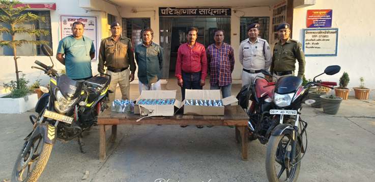 126 पाव अवैध देशी प्लेन शराब के साथ मोटर सायकल में परिवहन करते हुए 3 आरोपियों को किया गिरफ्तार