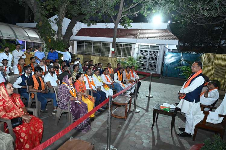 मुख्यमंत्री निवास में मना नगरीय निकाय चुनाव में जीत का जश्न, सीएम साय भी हुए शामिल