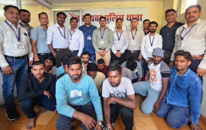 ऑपरेशन साइबर शील्ड : रायपुर पुलिस की बड़ी कार्यवाही, 13 फर्जी सिम कार्ड विक्रेता गिरफ्तार, 7063 सिम और 590 मोबाइल की हुई पहचान.