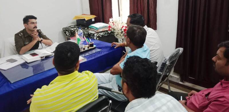 थाना प्रभारी लखनपुर आईपीएस मयंक मिश्रा ने नगर के व्यापारियों संग की बैठक, यातायात व्यवस्था सुधारने पर हुआ मंथन