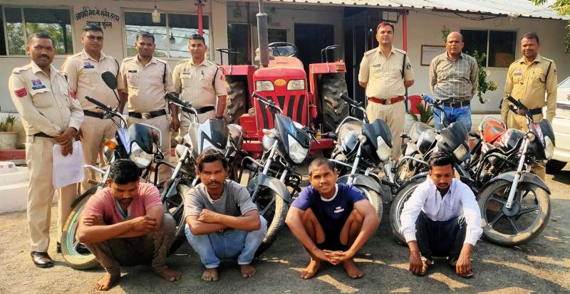 सरगुजा पुलिस की बड़ी सफलता : ट्रैक्टर व दोपहिया वाहन चोरी करने वाले शातिर गैंग के चार आरोपी गिरफ्तार, न्यायालय के समक्ष किया गया पेश.