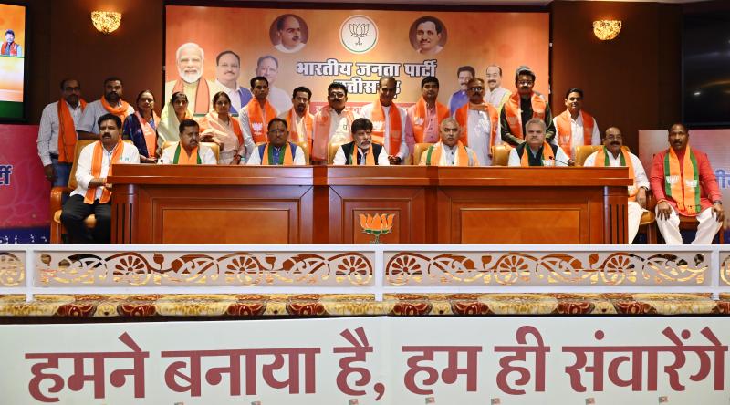 ईवीएम पर कांग्रेस की चुप्पी और साजिश – किरण सिंह देव ने किया बड़ा खुलासा : भाजपा की रणनीति बैठक में कांग्रेस पर हमला, किरण सिंह देव ने खोली दोहरे रवैये की परतें
