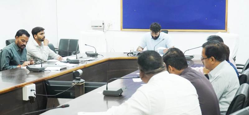 जशपुर कलेक्टर ने खाद्य एवं खाद्य आपूर्ति सम्बद्ध विभागों की ली समीक्षा बैठक : पर्याप्त भण्डारण एवं वितरण करने ने दिए निर्देश