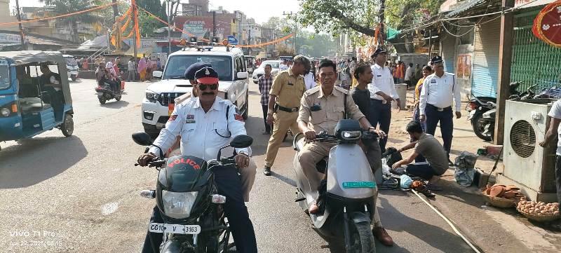 बिलासपुर में यातायात पुलिस की सख्ती, अव्यवस्थित दुकानों और वाहनों के खिलाफ शुरू हुई रैली कार्यवाही, फुटपाथ पर कब्जा और सड़क पर गाड़ियां ? अब नहीं चलेगा! यातायात पुलिस की 120 जवानों के साथ बड़ी मुहिम.