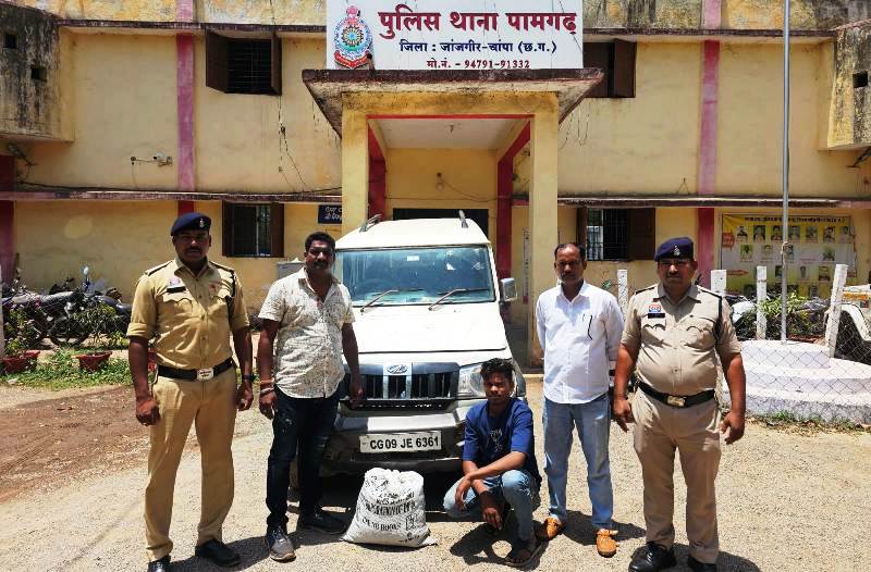 अवैध रूप से मादक पदार्थ गांजा तस्करी करते हुए एक आरोपी एवं एक विधि के ‍विरूद्ध संघर्षरत बालक को पकड़ने में थाना पामगढ पुलिस एवं सायबर पुलिस टीम को मिली सफलता, कार्यवाही कर भेजा गया न्यायिक रिमाण्ड पर.