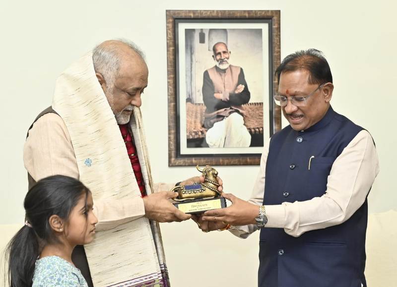मुख्यमंत्री विष्णुदेव साय ने हार्टफुलनेस योगाश्रम में योगगुरु श्री कमलेश पटेल से की भेंट : ‘मनोयोग’ कार्यक्रम में शामिल होकर नागरिकों के साथ किया मौन योग अभ्यास