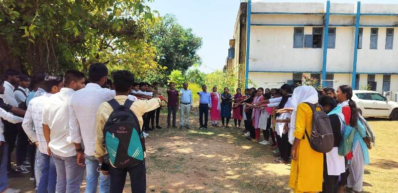 जशपुर के युवाओं की पहल : महाविद्यालय बगीचा में छात्राओं ने ली नशा मुक्ति की शपथ, उठाया समाज को जागरूक करने का बीड़ा, नशे के खिलाफ एकजुट हुए छात्र, ली संकल्प शुद्ध समाज का निर्माण करने का.