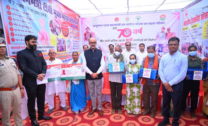 राज्यपाल श्री रमेन डेका का जशपुर दौरा : राज्यपाल ने जशपुर में किया जनसेवा कार्यों का उत्सव, हितग्राहियों को सामग्री, टीबी सेवियों को सम्मान 35 से अधिक हितग्राहियों को मिला लाभ.