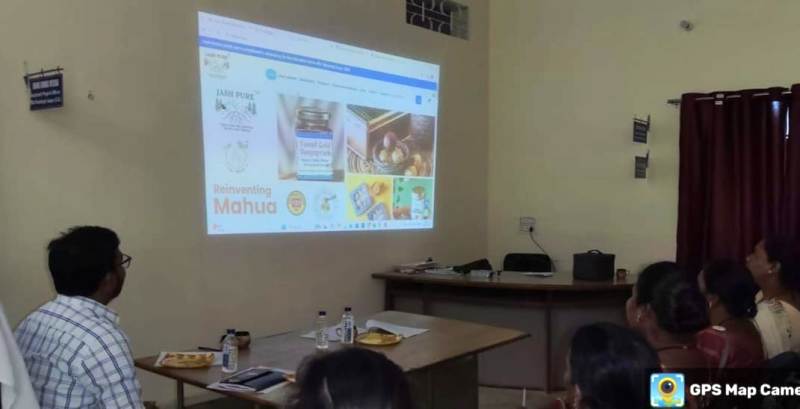 स्वरोजगार के नए आयाम : जशपुर में स्व सहायता समूह की महिलाएं बन रहीं आत्मनिर्भर, जिला प्रशासन कर रहा आर्थिक सशक्तिकरण, जशपुर में बांस-लकड़ी उत्पादों से सशक्त हो रही हैं स्व सहायता समूह की महिलाएं.