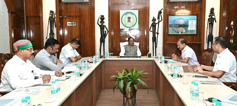 मुख्यमंत्री विष्णु देव साय ने उच्च शिक्षा विभाग के कार्यों की समीक्षा की : कहा- छत्तीसगढ़ को शिक्षा का राष्ट्रीय केंद्र बनाने का संकल्प