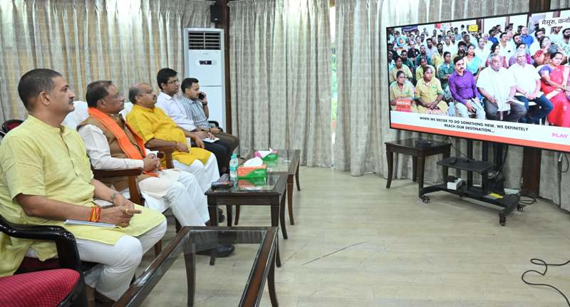 मुख्यमंत्री विष्णु देव साय ने जनप्रतिनिधियों और अधिकारियों के साथ सुनी ‘मन की बात’ की 121वीं कड़ी : प्रधानमंत्री नरेंद्र मोदी ने दंतेवाड़ा विज्ञान केन्द्र की प्रशंसा की, मुख्यमंत्री ने जताया आभार